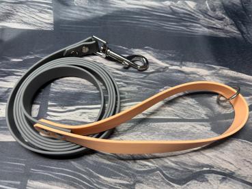 Preview: Führleine zweifarbig , 19 mm , 200 cm , Biothane Dark Grey und Pastell Peach , Hardware Silber