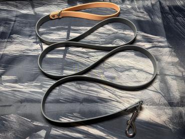 Preview: Führleine zweifarbig , 19 mm , 200 cm , Biothane Dark Grey und Pastell Peach , Hardware Silber