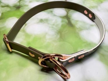 Preview: Zugstopphalsband zweifarbig , 19 mm , 47 cm , Biothane Military Olive - UV Biothane Dog Camouflage , Hardware vernickelter Stahl roségold