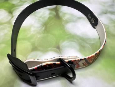 Preview: SONDERPREIS !!!   Schnallenhalsband zweifarbig , 19 mm , 44 - 52 cm , Biothane Schwarz - UV Biothane Squirrel and Deer , Hardware Schwarz