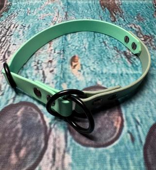 Preview: Zugstopphalsband zweifarbig , 19 mm , 42 cm , Biothane Caribbean Grün - Sage Green , Hardware vernickelter Stahl schwarz