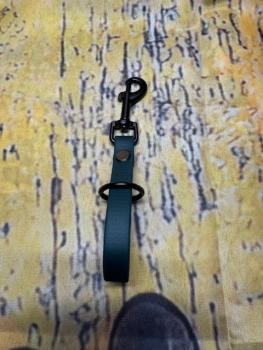 Preview: Schleppleinenhalter Dunkelgrün 13mm Schwarzer Karabiner