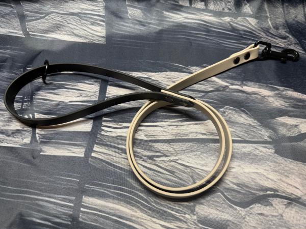 Führleine zweifarbig , 16 mm , 100 cm , Biothane Taupe und Schwarz , Hardware Schwarz