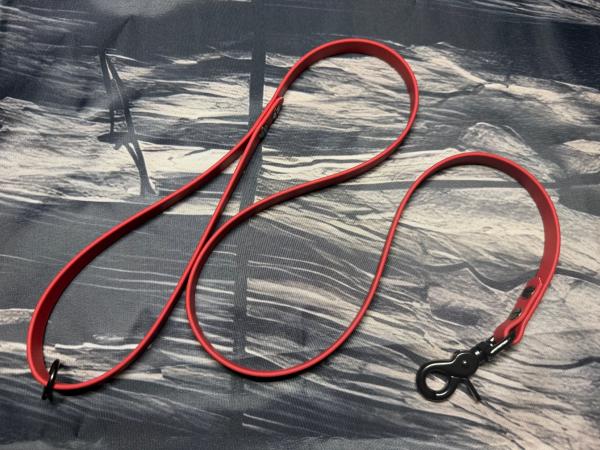 Führleine einfarbig , 13 mm , 100 cm , Biothane Crimson Red , Hardware Schwarz