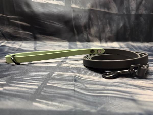 Führleine Zweifarbig , 13 mm , 200 cm , Biothane Schwarz und Sage Green , Hardware schwarz