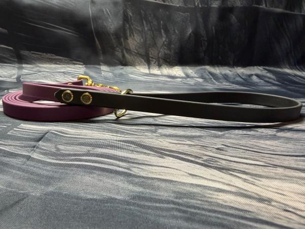 Führleine Zweifarbig , 13 mm , 200 cm , Biothane Aubergine und Schwarz , Hardware Messing