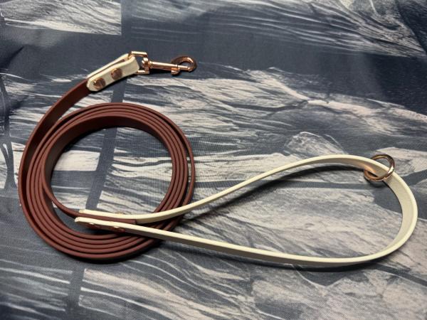 Führleine zweifarbig , 13 mm , 200 cm , Biothane Saddle Brown und Arctic Wolf , Hardware Roségold