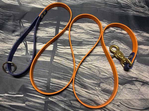 Führleine zweifarbig , 13 mm , 150 cm , Biothane Burnt Orange und Navy Blau, Hardware Messing