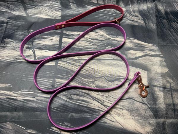 Führleine zweifarbig , 16 mm , 200 cm , Biothane Grape und Weinrot , Hardware Roségold