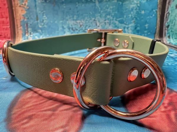 Zugstopphalsband verstellbar mit Schnalle , 25 mm , 42-50 cm , Biothane Sage Green , Hardware Roségold