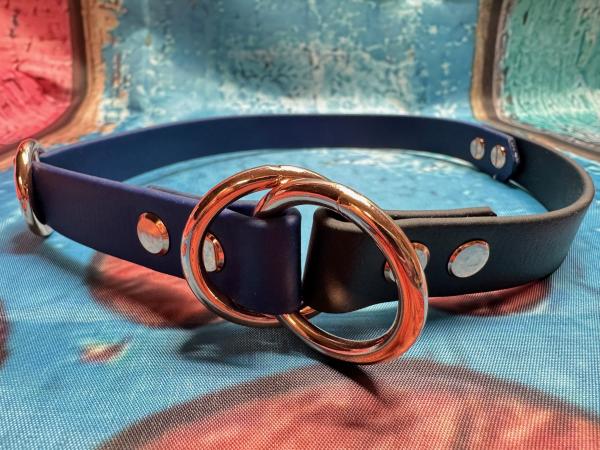 Zugstopphalsband zweifarbig , 19 mm , 49 cm , Biothane Navy Blau - Schwarz , Hardware vernickelter Stahl roségold