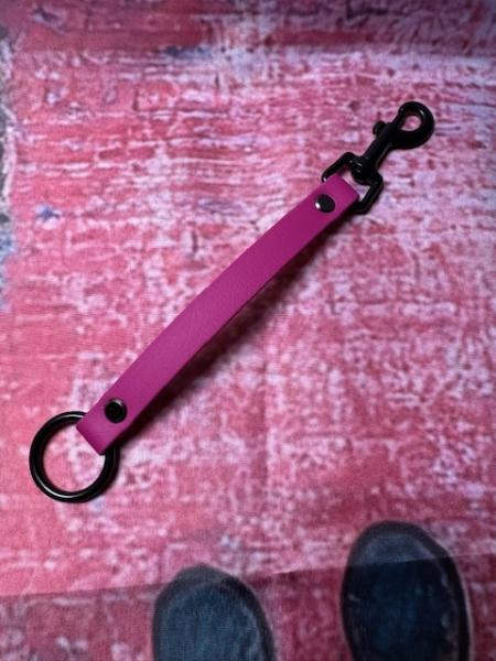 Schleppleinenhalter Magenta Rosa 16mm Schwarzer Karabiner