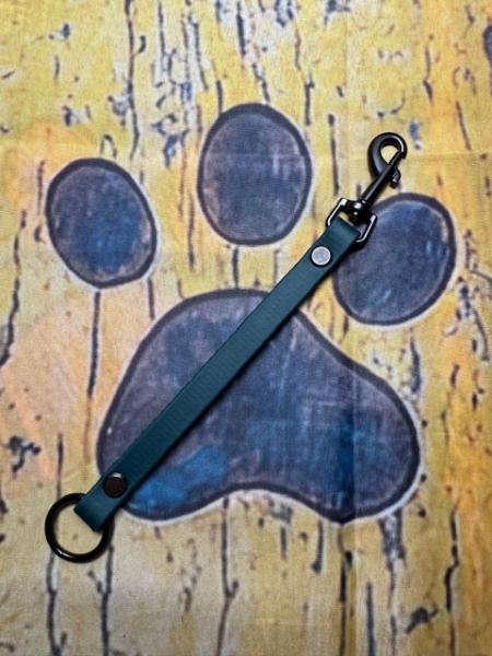 Schleppleinenhalter Dunkelgrün 13mm Schwarzer Karabiner